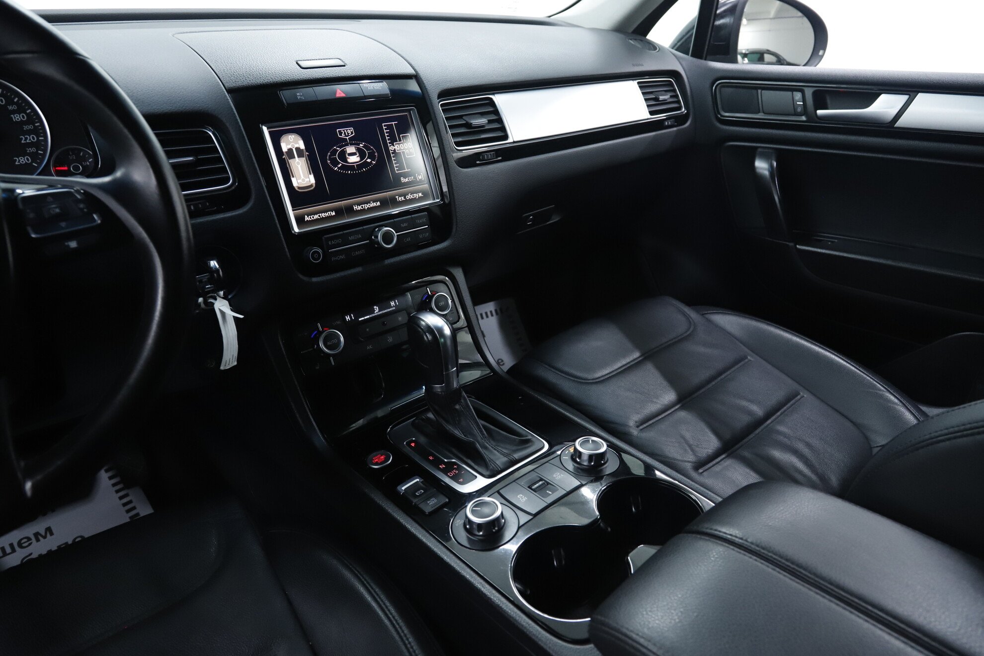 Volkswagen Touareg, II, 2014 фото 14