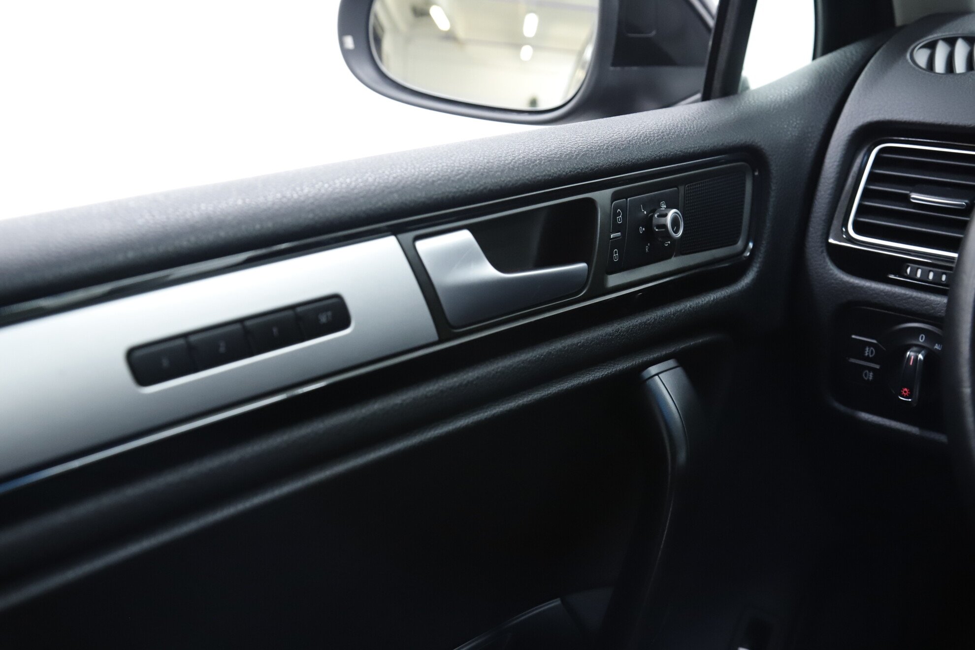 Volkswagen Touareg, II, 2014 фото 15