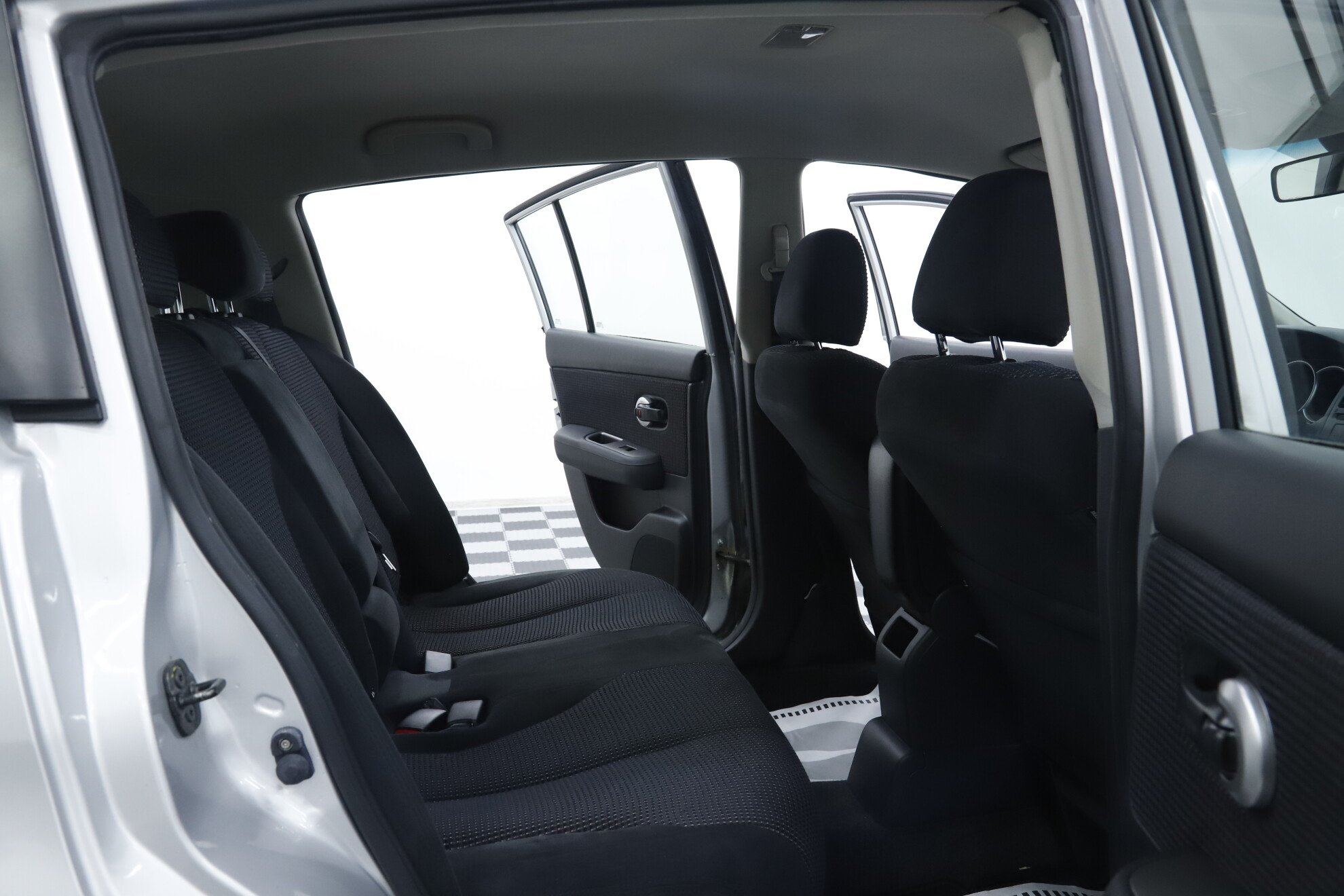 Nissan Tiida, I Рестайлинг, 2011 фото 20