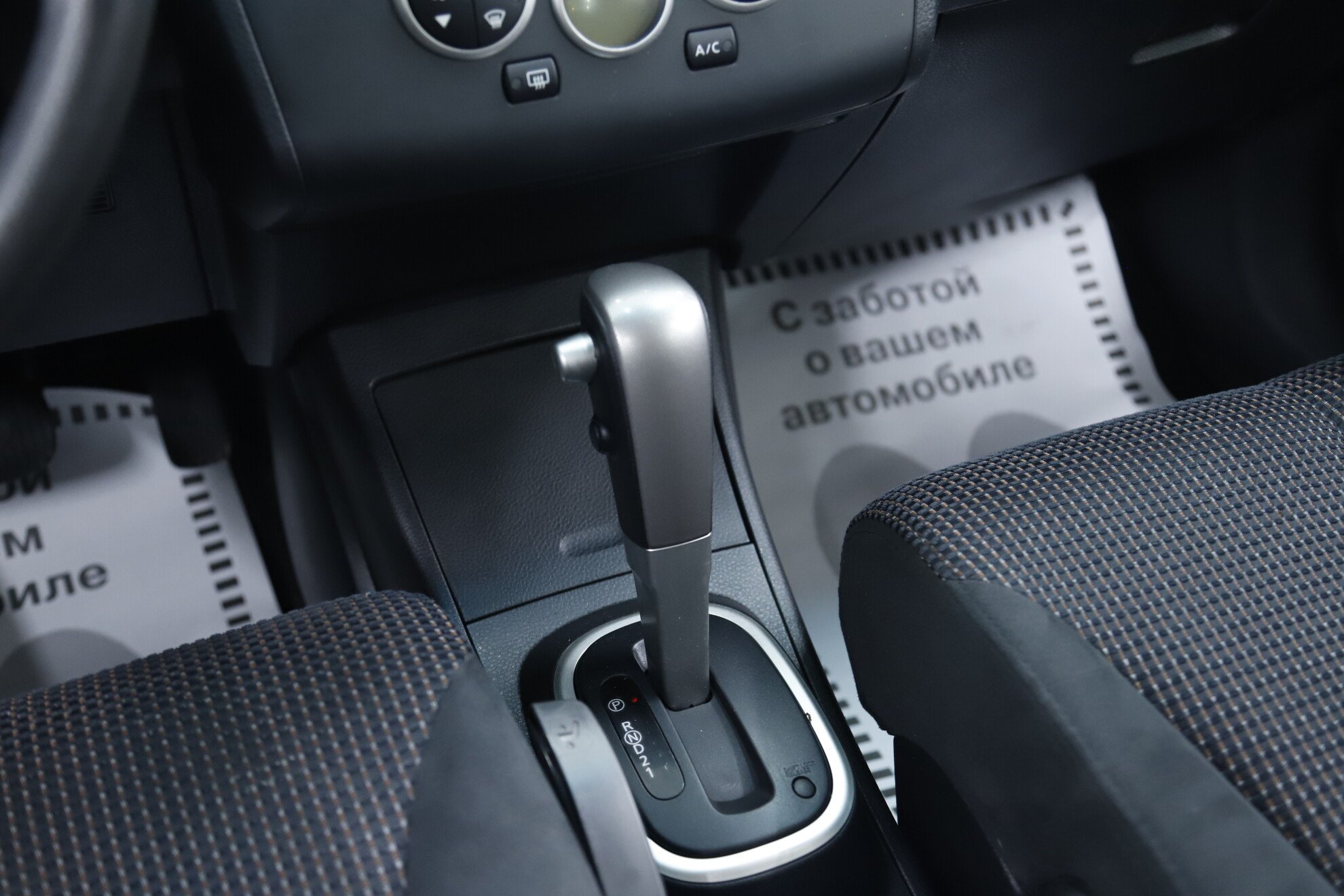 Nissan Tiida, I Рестайлинг, 2011 фото 16