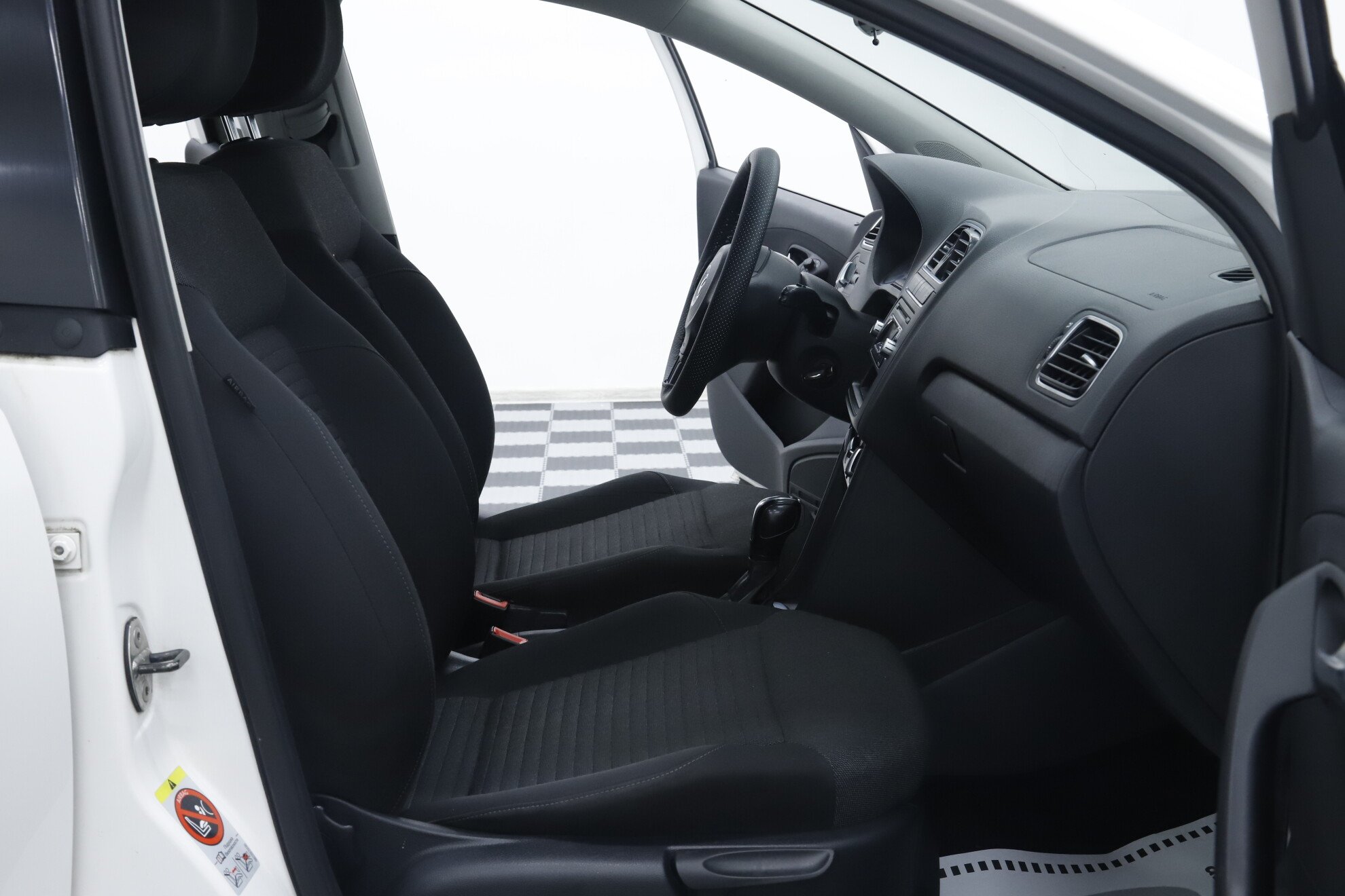 Volkswagen Polo, V, 2011 фото 14