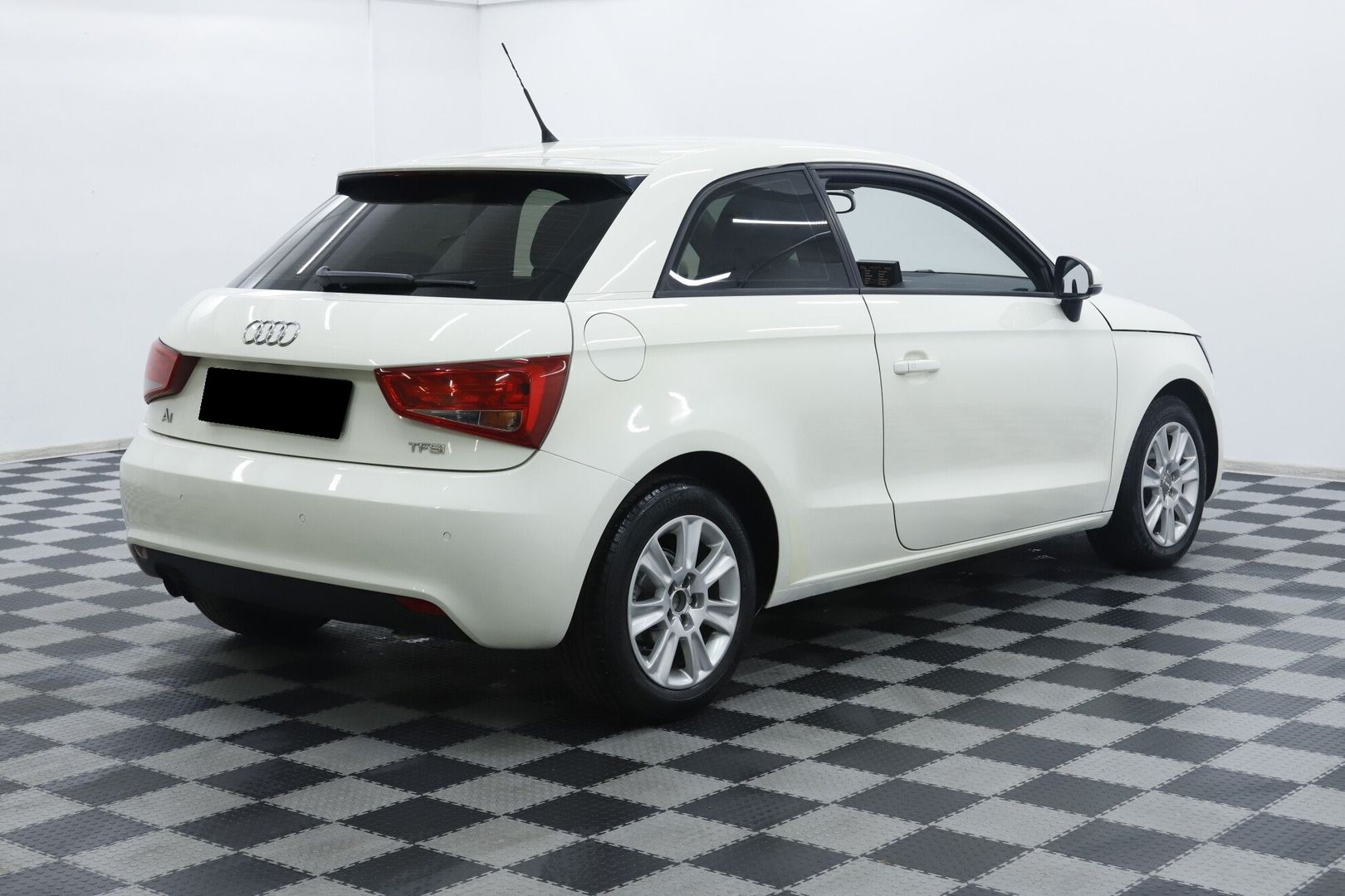 Audi A1, I (8X), 2010 фото 5