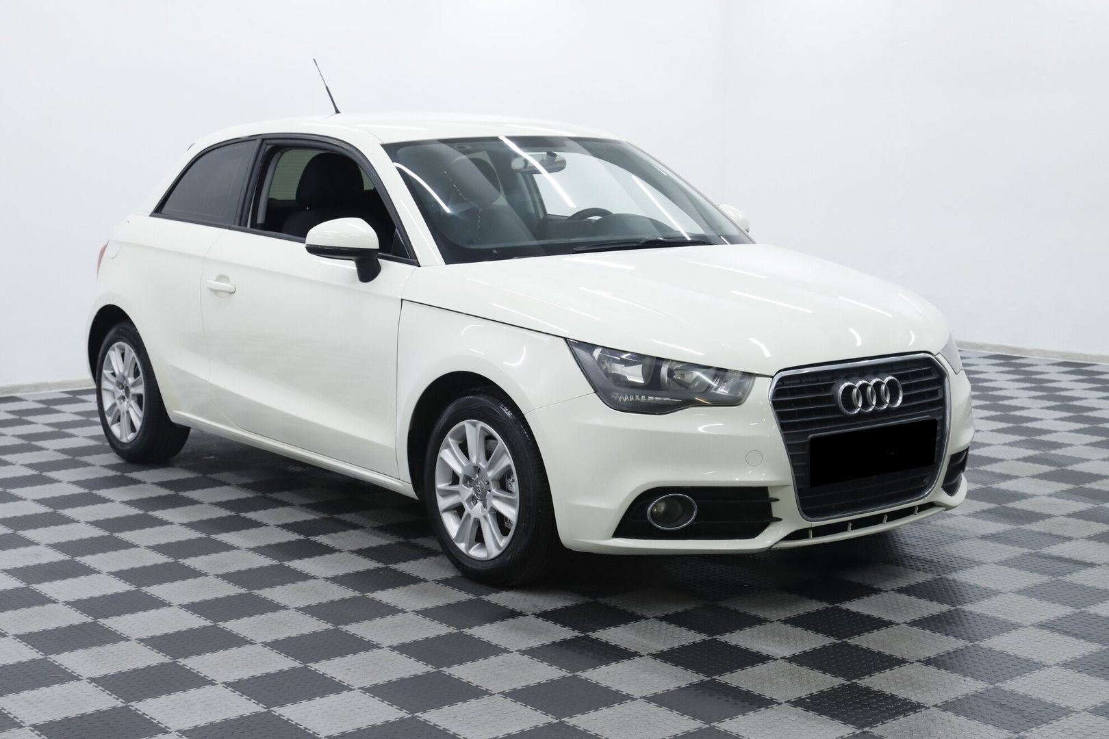 Audi A1, I (8X), 2010 фото 3