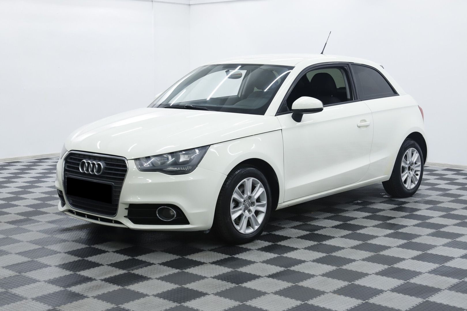 Audi A1, I (8X), 2010 фото 4