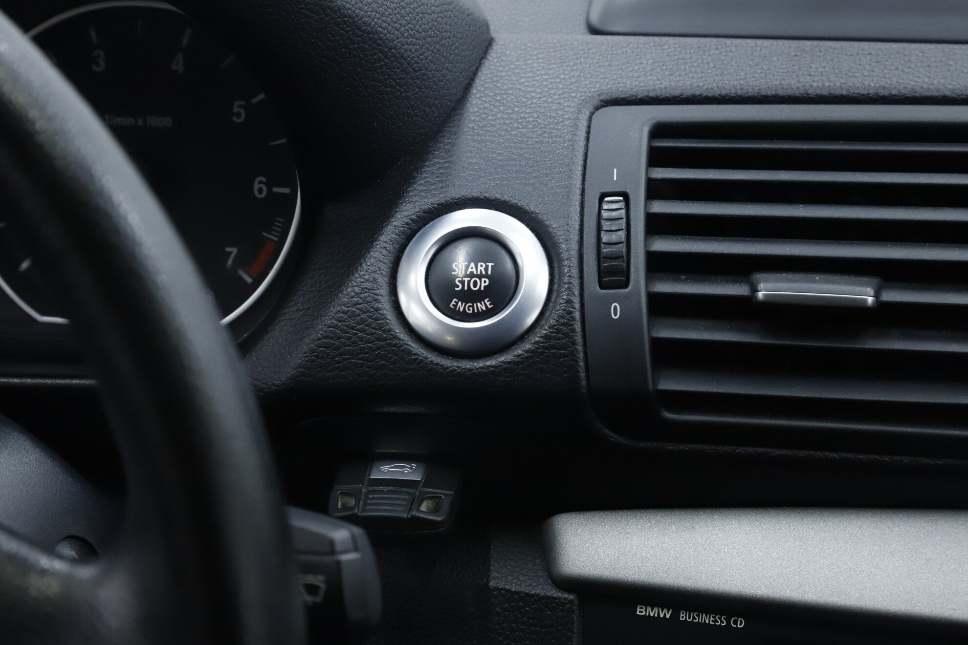 BMW 1 серии, I (E81/E82/E87/E88) Рестайлинг, 2011 фото 13