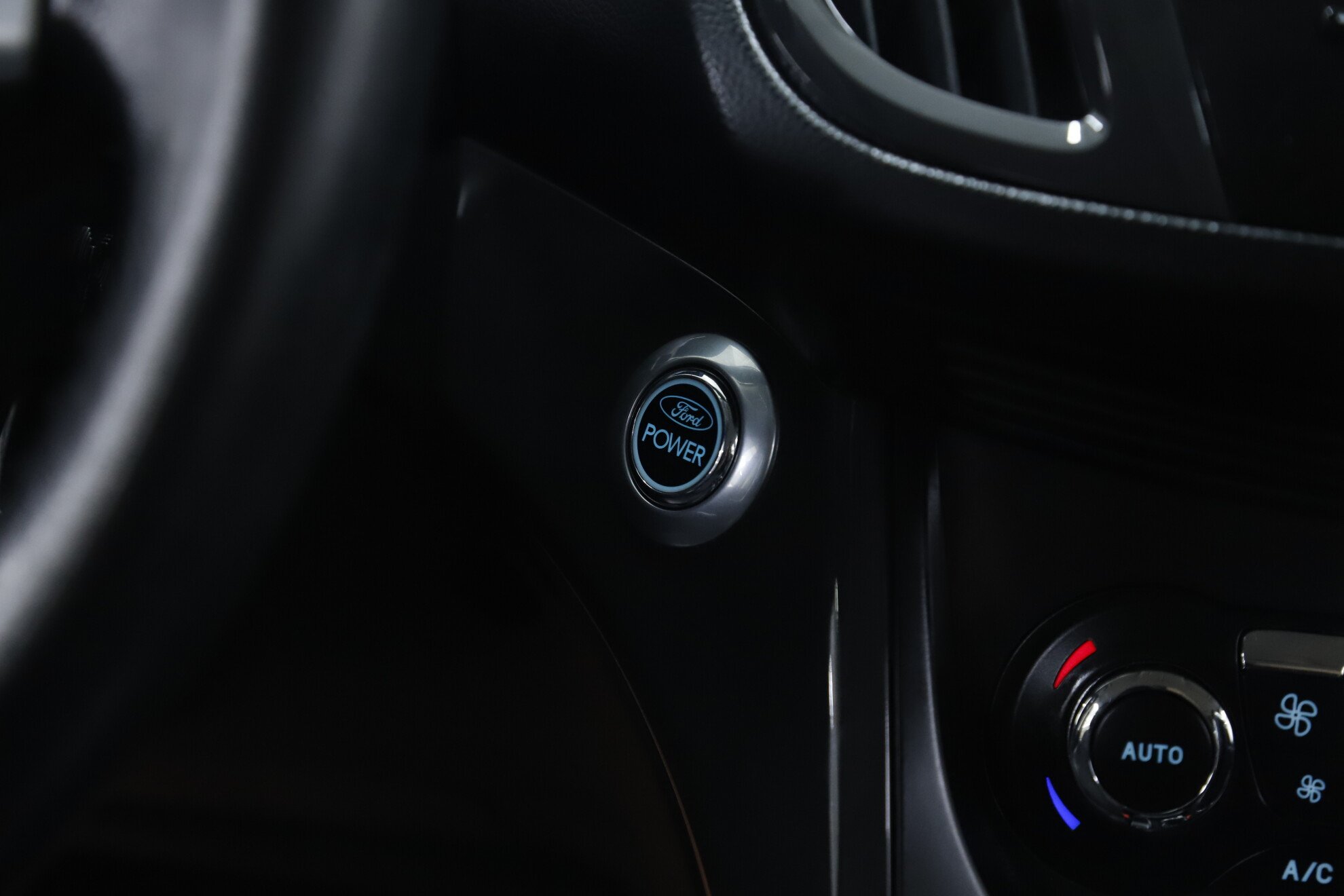 Ford Kuga, II, 2013 фото 13