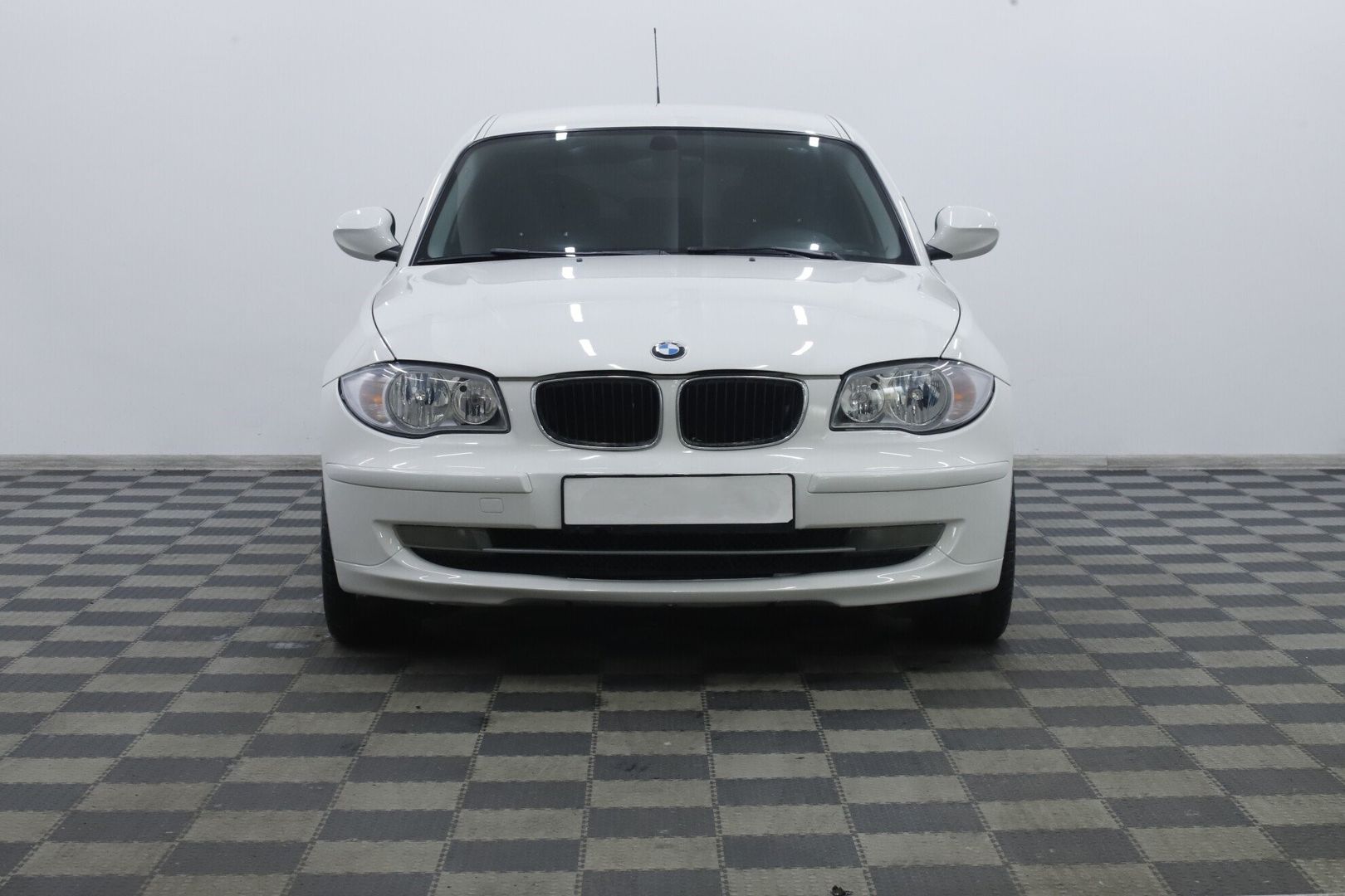 BMW 1 серии, I (E81/E82/E87/E88) Рестайлинг, 2010 фото 2