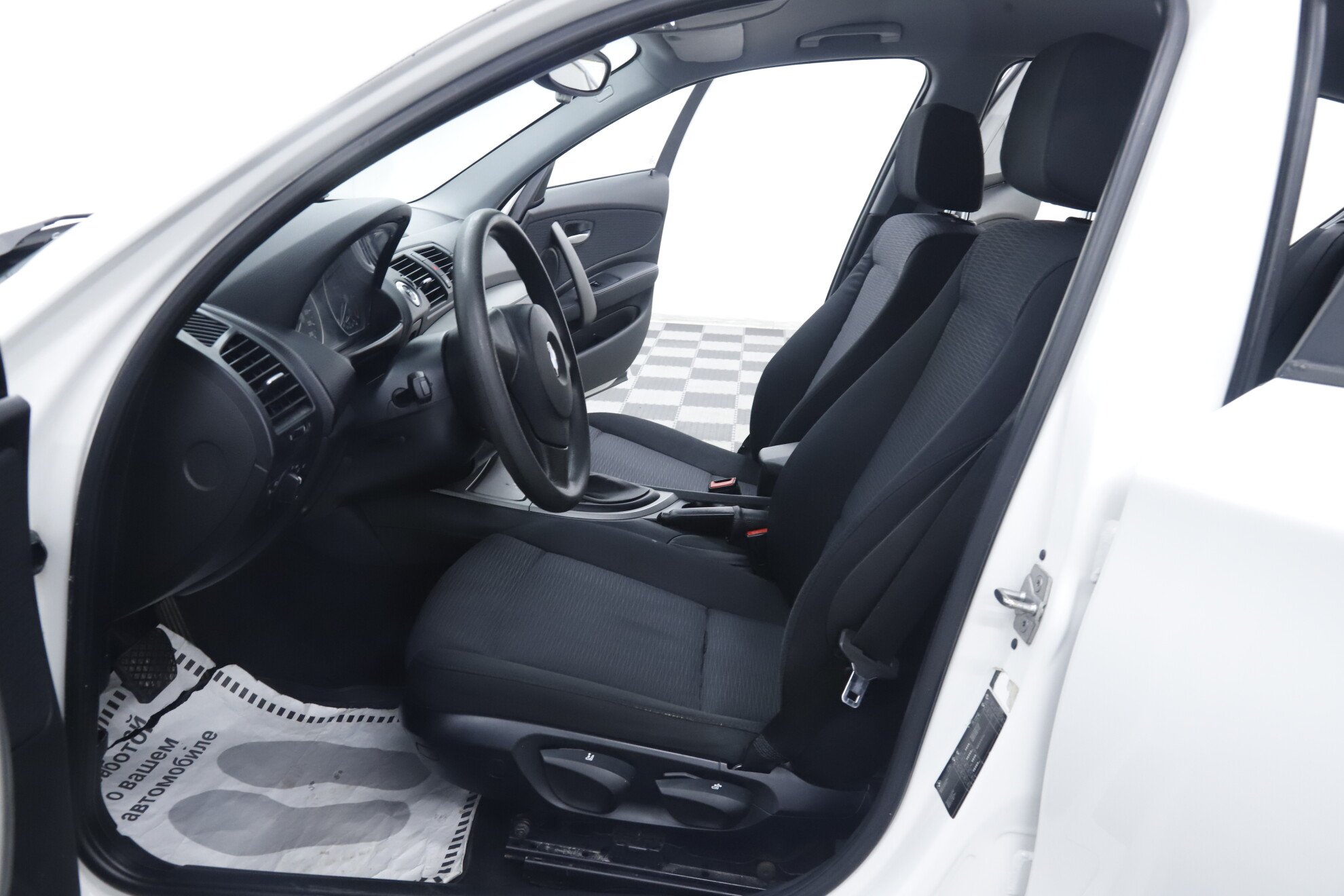 BMW 1 серии, I (E81/E82/E87/E88) Рестайлинг, 2010 фото 7