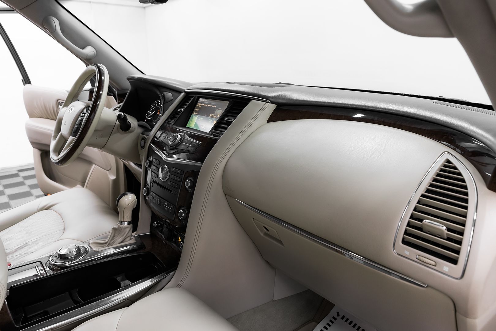 Infiniti QX56, II, 2011 фото 17