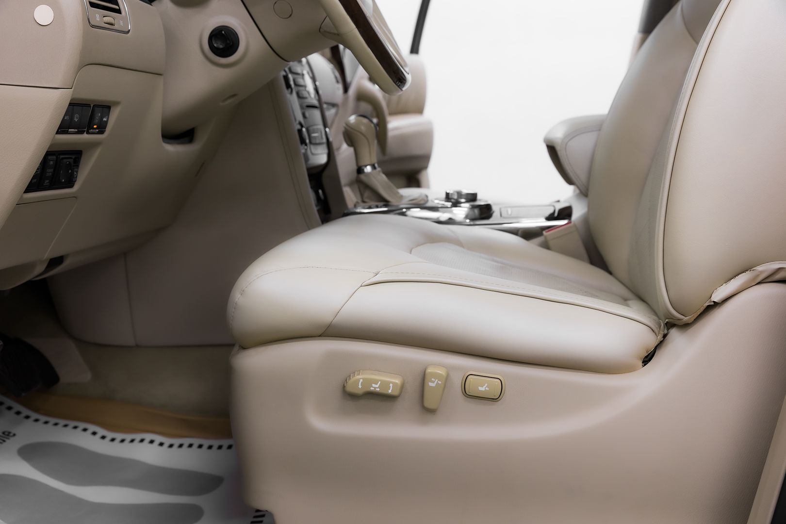 Infiniti QX56, II, 2011 фото 18