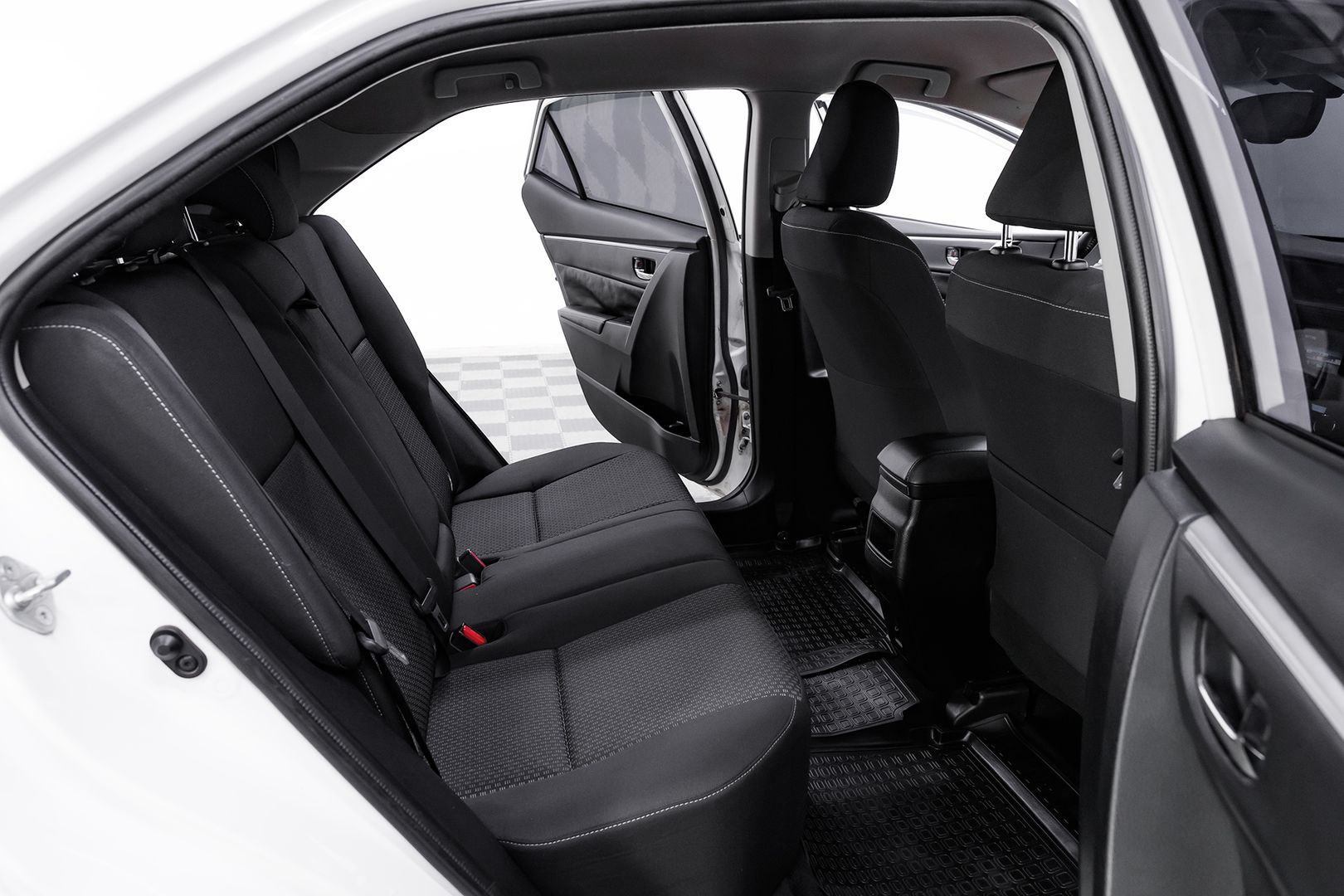 Toyota Corolla, XI (E160, E170, E180), 2015 фото 14