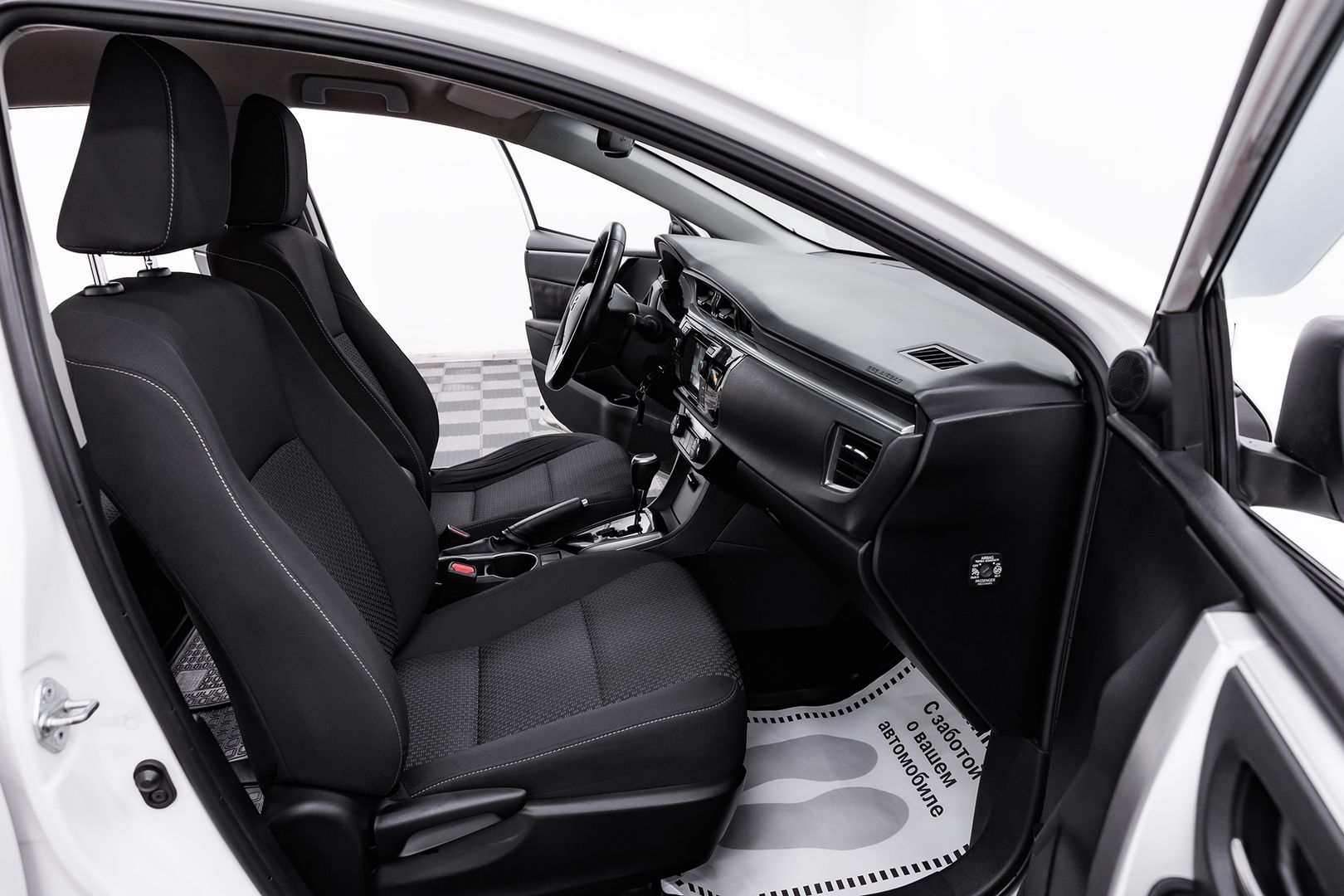 Toyota Corolla, XI (E160, E170, E180), 2015 фото 12