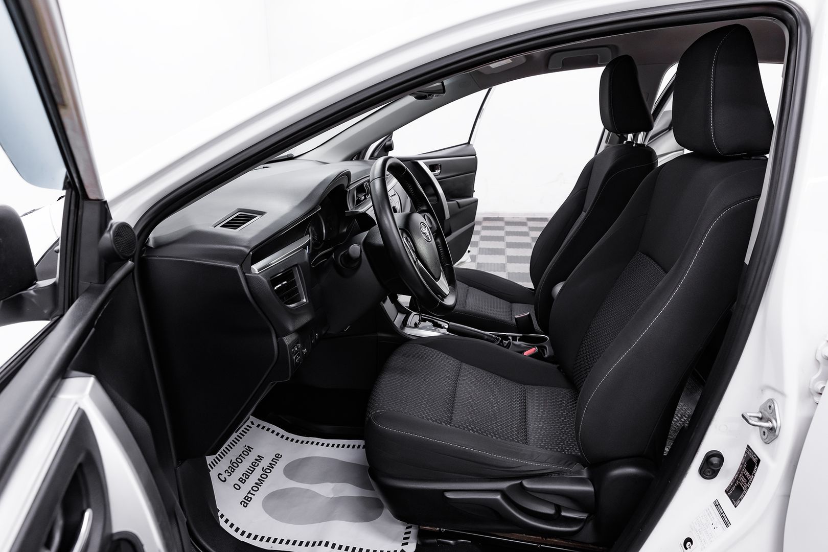 Toyota Corolla, XI (E160, E170, E180), 2015 фото 7