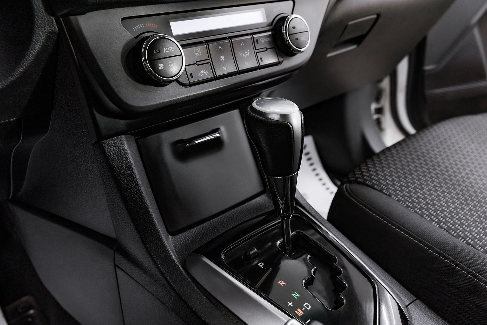 Toyota Corolla, XI (E160, E170, E180), 2015 фото 11