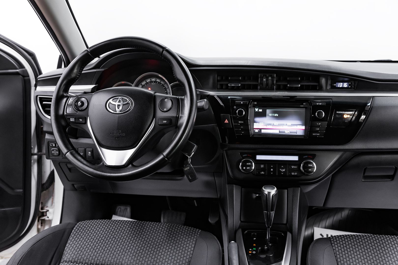 Toyota Corolla, XI (E160, E170, E180), 2015 фото 9