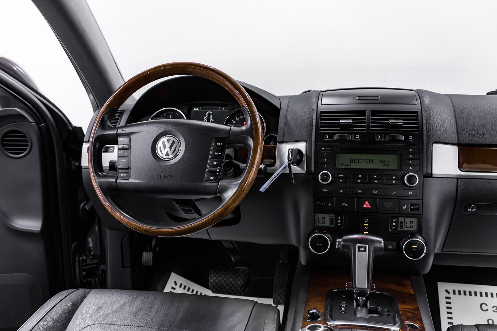 Volkswagen Touareg, I Рестайлинг, 2010 фото 10