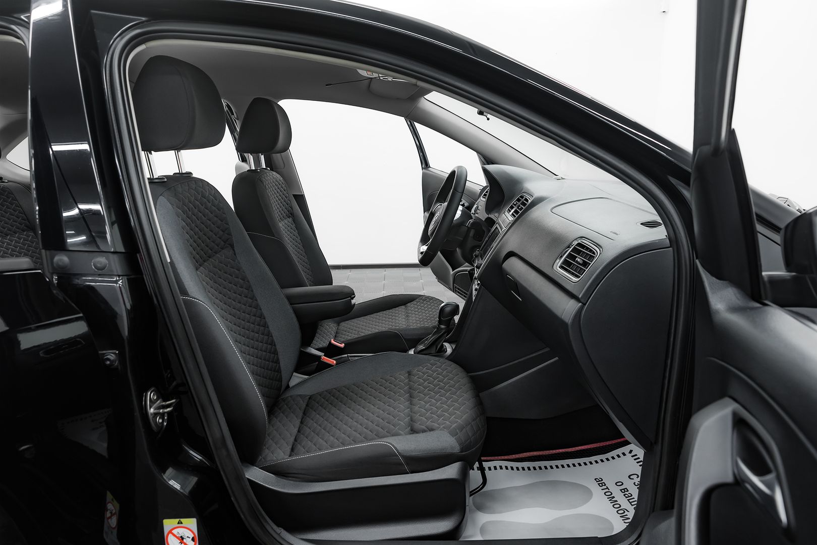 Volkswagen Polo, V Рестайлинг, 2018 фото 14