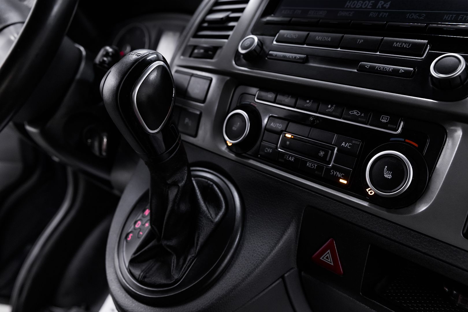 Volkswagen Caravelle, T5 Рестайлинг, 2012 фото 12