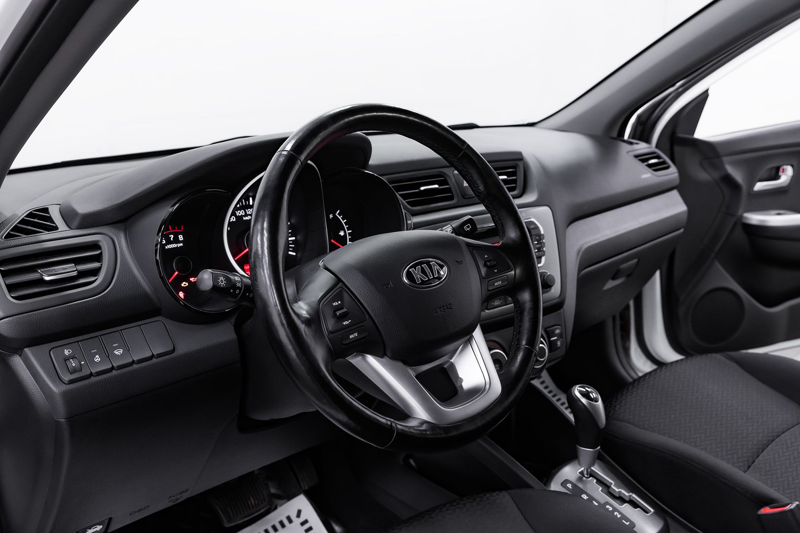 Kia Rio, III, 2015 фото 10