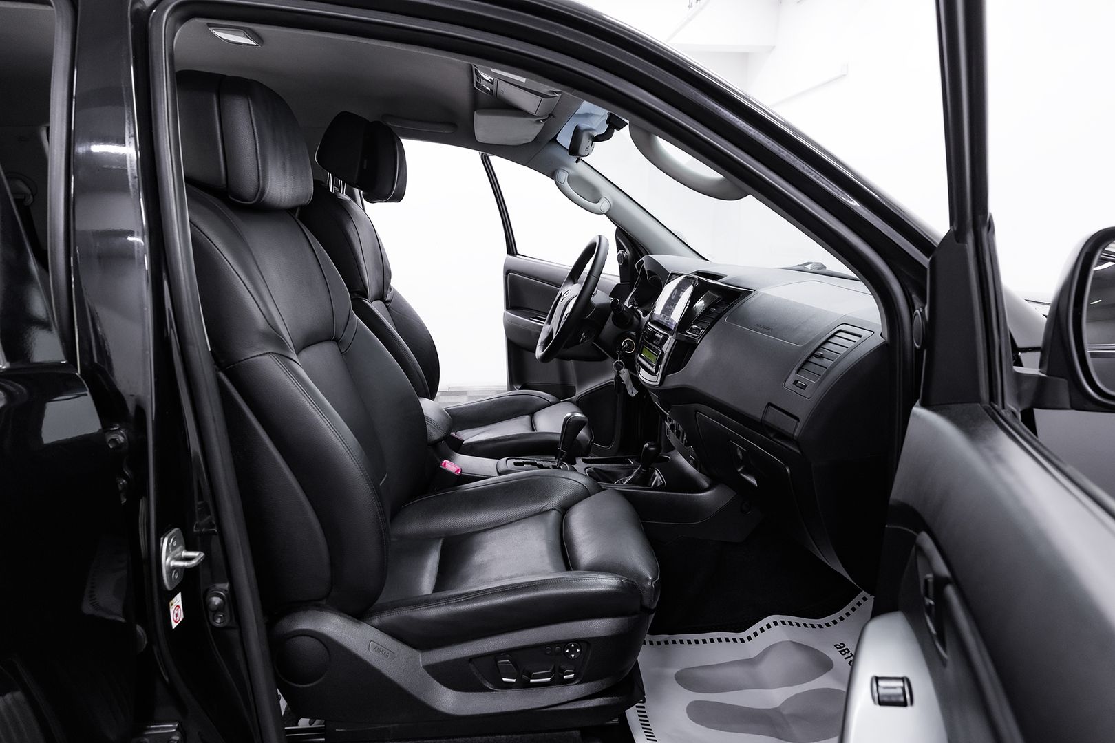 Toyota Hilux, VII Рестайлинг, 2015 фото 15