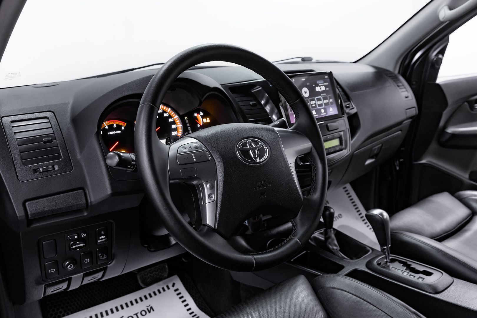 Toyota Hilux, VII Рестайлинг, 2015 фото 10