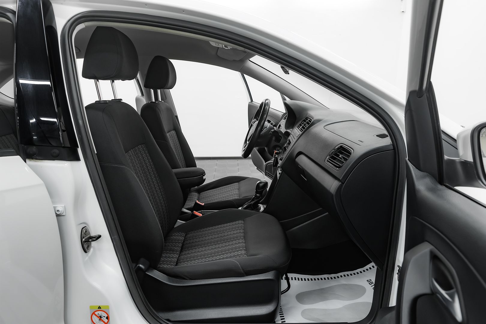 Volkswagen Polo, V Рестайлинг, 2018 фото 14