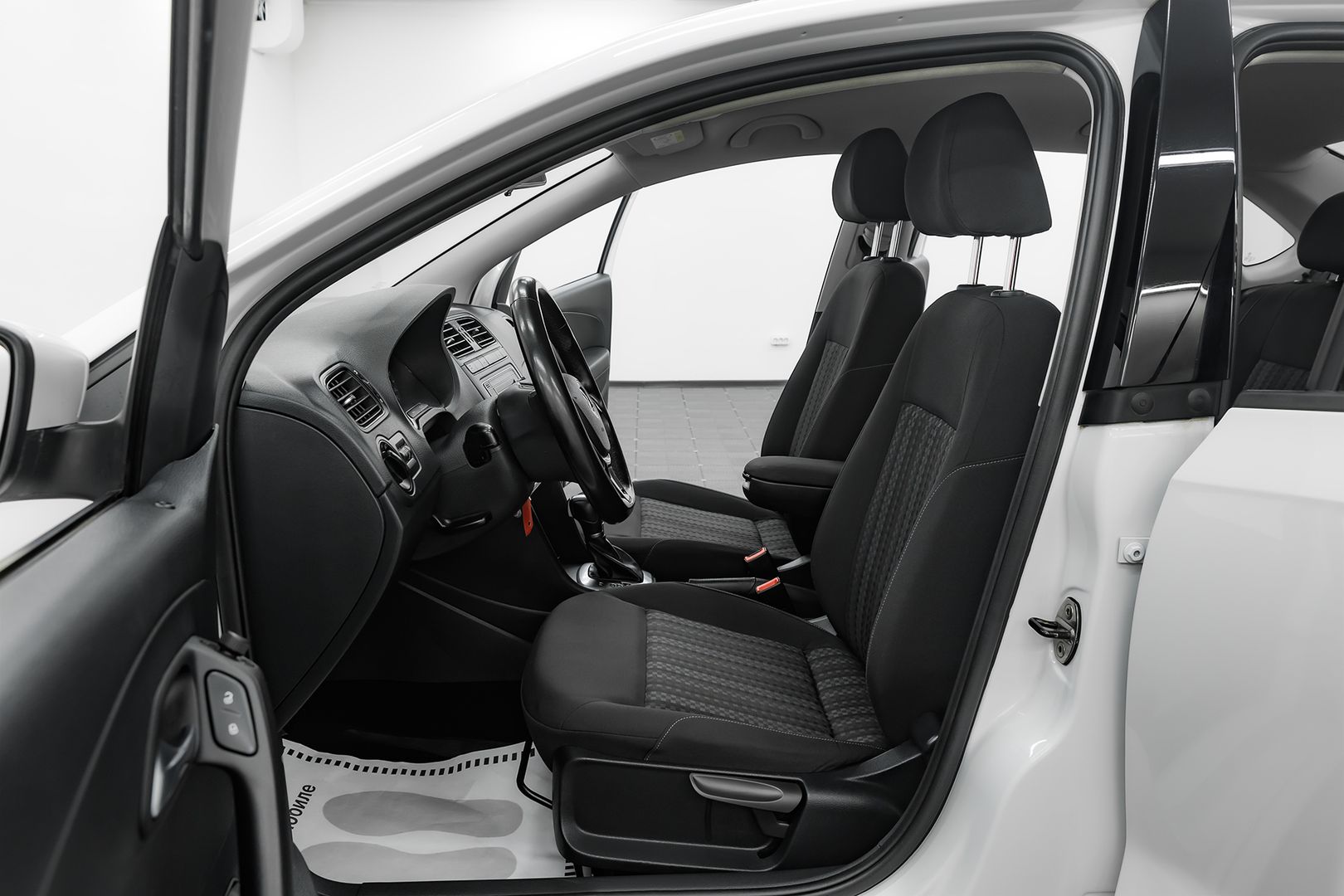 Volkswagen Polo, V Рестайлинг, 2018 фото 8