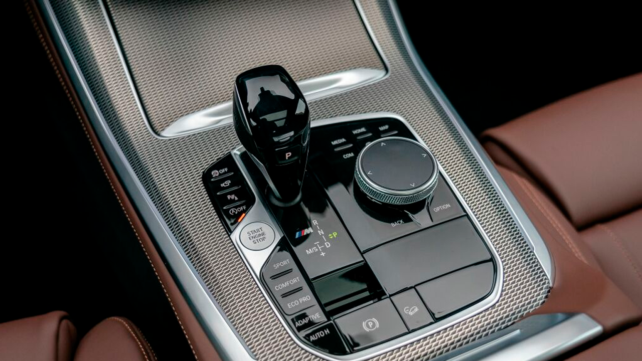 Фото Панорамный стеклянный люк в крыше Sky Lounge bmw X5
